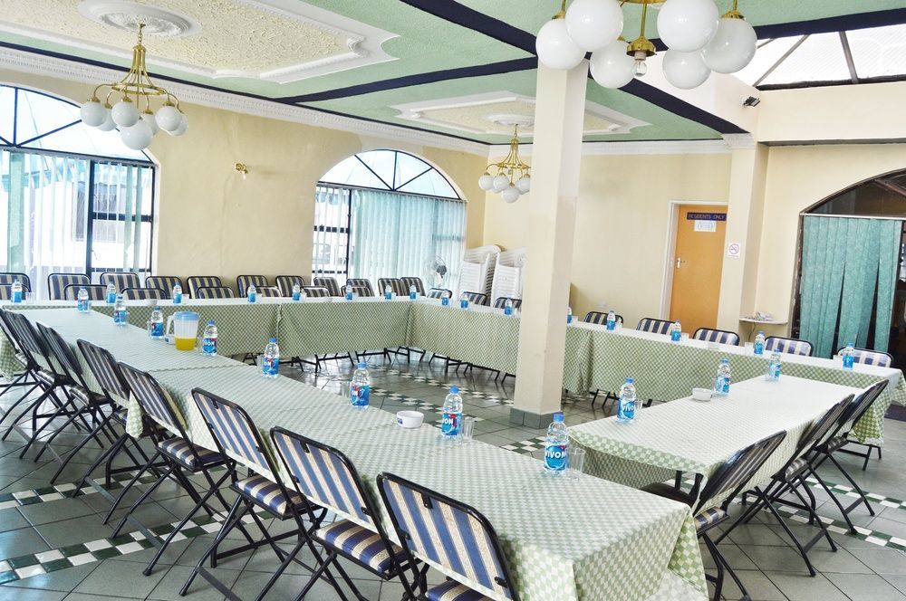 Horizon Inn Harare Buitenkant foto