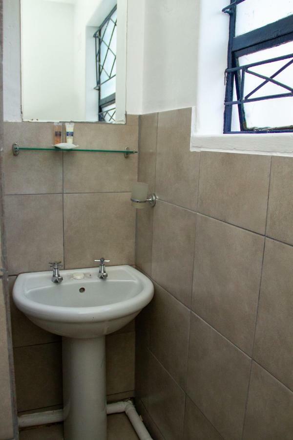 Horizon Inn Harare Buitenkant foto